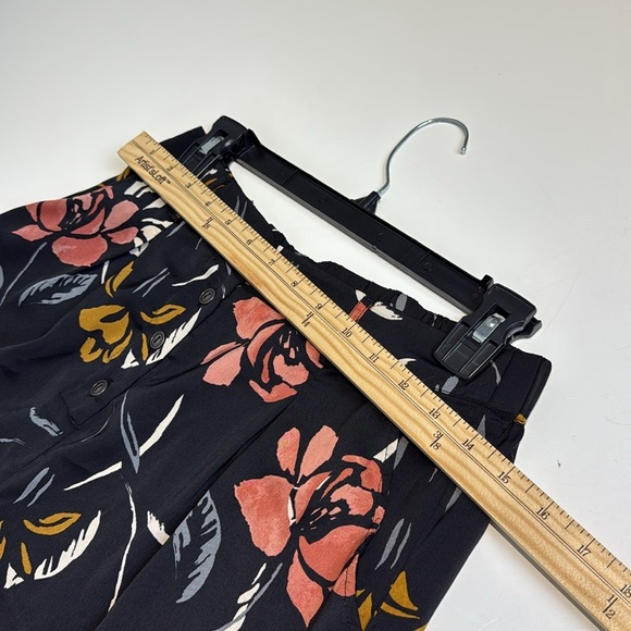 Saltwater LUXE Floral Ankle Lightweight Pants - Black and Pink - Picture 5 of 9